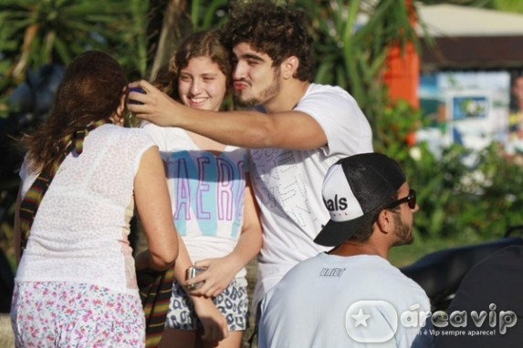 Caio Castro com fã