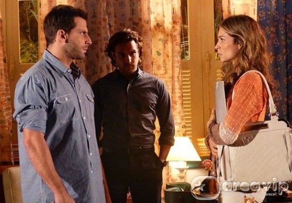 Flor do Caribe - Alberto flagra Ester e Cassiano com documentos secretos de Dionisio