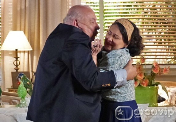 Flor do Caribe - Dionisio agarra Maria Adilia