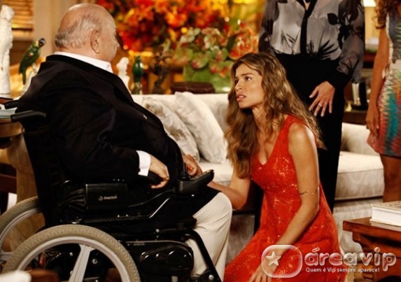 Flor do Caribe - Ester pede desculpas por ter acusado Dionisio