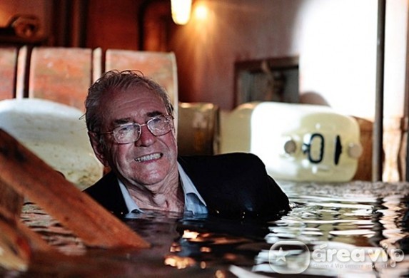 Flor do Caribe - Samuel fica entre a vida e a morte