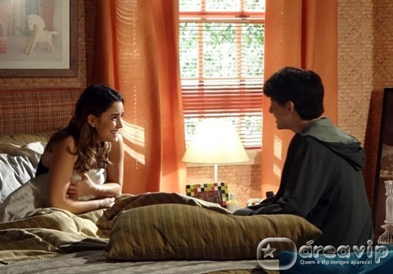 Sangue Bom - Kevin conta para Malu sobre interesse de Bento