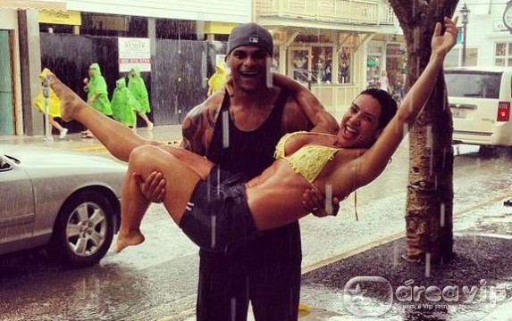 Tony Salles e Scheila