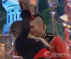 A Fazenda 6 - Yudi tenta beijar Andressa
