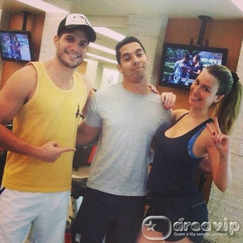 Ex-BBBs André e Fernanda treinam juntos