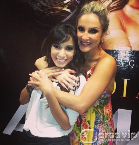 Anitta teria recusado convite de Claudia Leitte para não magoar Ivete Sangalo