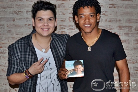 Romarinho do Corinthians está em videoclipe de Felipe Bruschi, nova aposta do sertanejo universitário