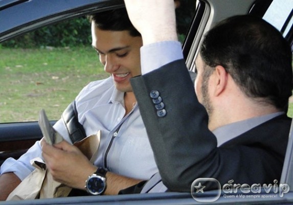 Flor do Caribe - Dionisio manda dinheiro para Helio sumir