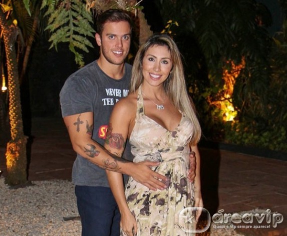 Ex-BBB Jaque Khury está grávida