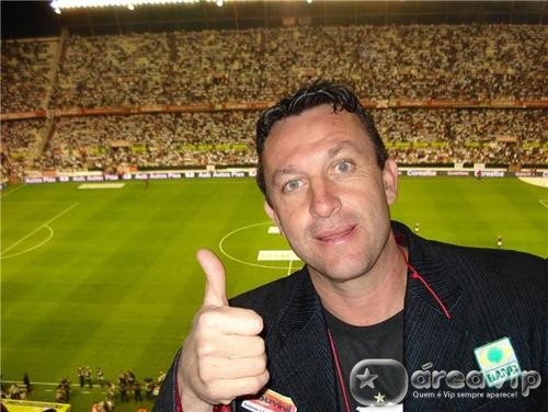 Fortes dores afastam Neto do trabalho