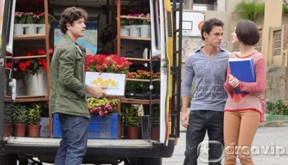 Sangue Bom - Bento nao gosta de ver Giane com Caio