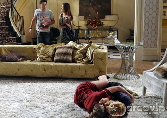 Sangue Bom - Tina bate em Barbara