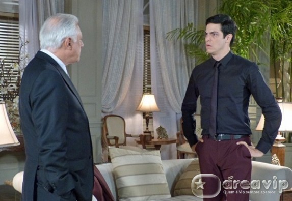 Amor a Vida - Felix chora ao ouvir que nunca seria presindente do San Magno