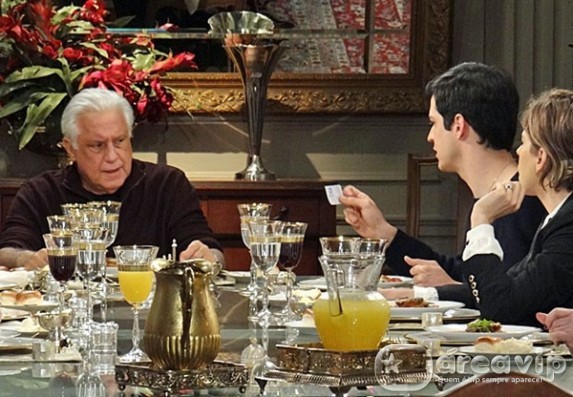 Amor a Vida - Felix tenta convencer Cesar a internar Paloma