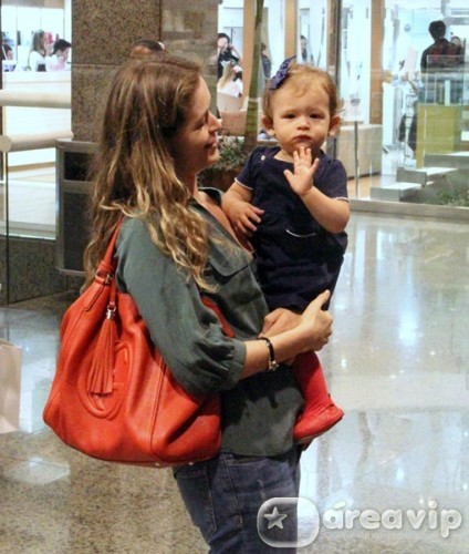 Bianca Castanho com a filha