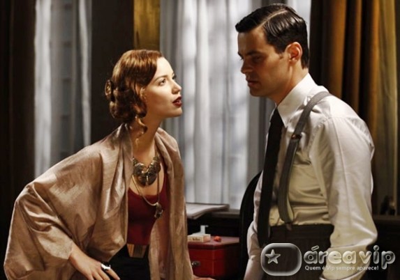 Joia Rara - Manfred descobre farsa de Silvia