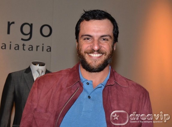 Rodrigo Lombardi vai cantar em filme