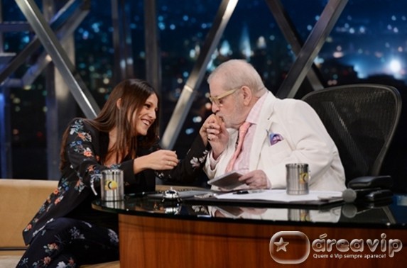 Fadista Portuguesa Carminho participa do ‘Programa do Jô’