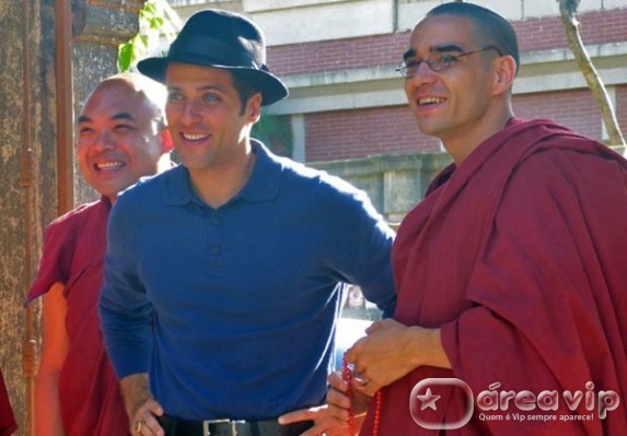 Joia Rara - Sonan fica encantado ao ver a pequena Perola