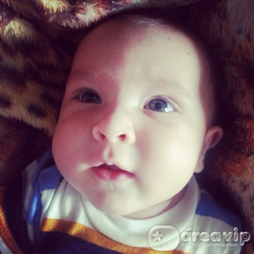 Priscila Pires posta foto do filho caçula