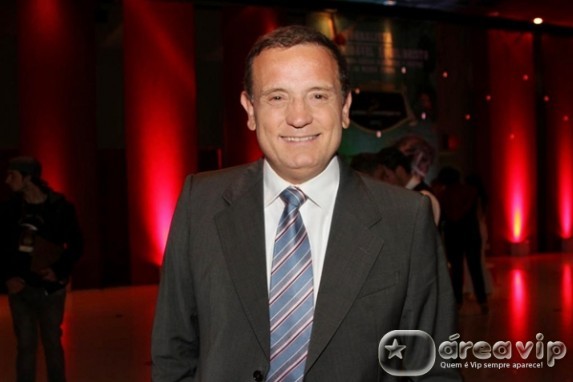 Conexão Repórter, de Roberto Cabrini, conquista o segundo lugar