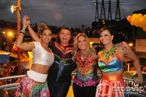 Famosas vão em parada gay  no Rio de Janeiro