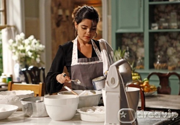 Amor a Vida - Aline coloca veneno em bolo