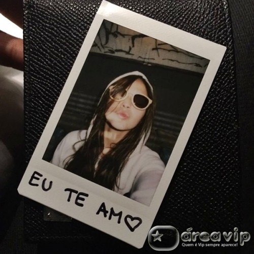 Neymar exibe foto que ganhou de presente de Bruna Marquezine