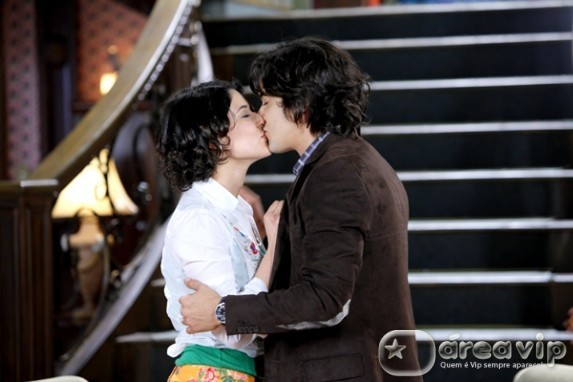 Chiquititas - Junior pede Carolina em casamento