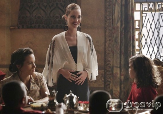 Joia Rara - Silvia diz que esta gravida