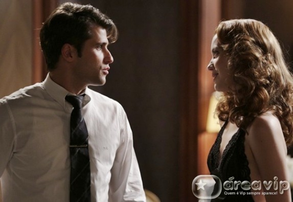 Joia Rara - Silvia tenta seduzir Franz