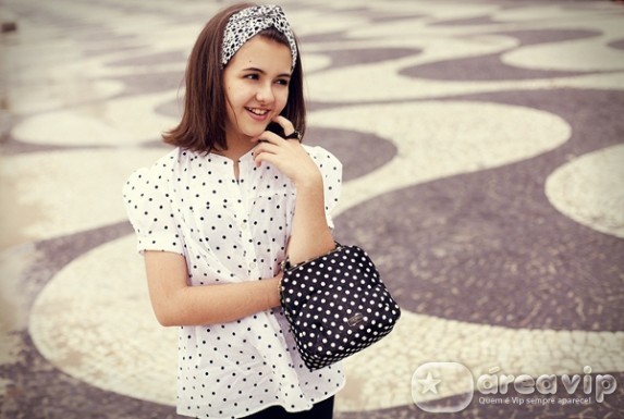 Klara Castanho posa para ensaio de moda
