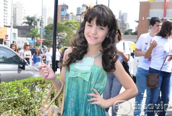 Depois de Cirilo, Larissa Manoela poderá deixar o SBT