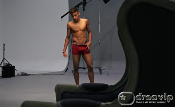 Neymar faz ensaio de cueca em Barcelona