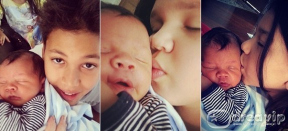 Simony posta fotos dos filhos com o irmãozinho recém-nascido