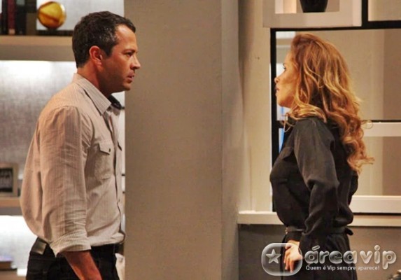 Amor a Vida - Bruno chama Glauce de assassina