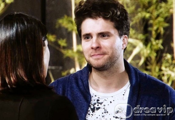 Amor à Vida - Niko comemora com Silvia