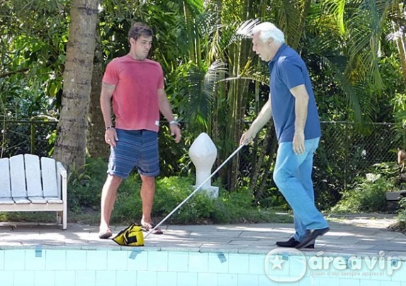 Amor a Vida - Ninho debocha de Cesar