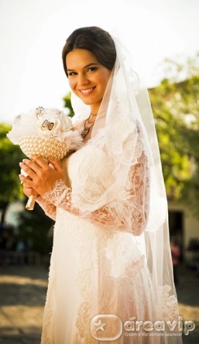 Vestida de noiva, Bruna Marquezine grava cena da nova novela das 21h da Globo