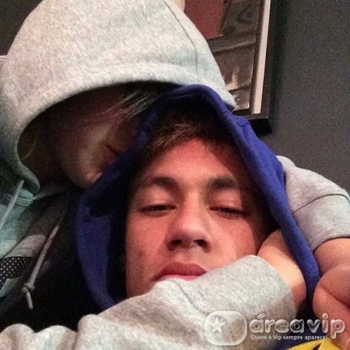 Neymar afasta rumores de separação de Bruna Marquezine