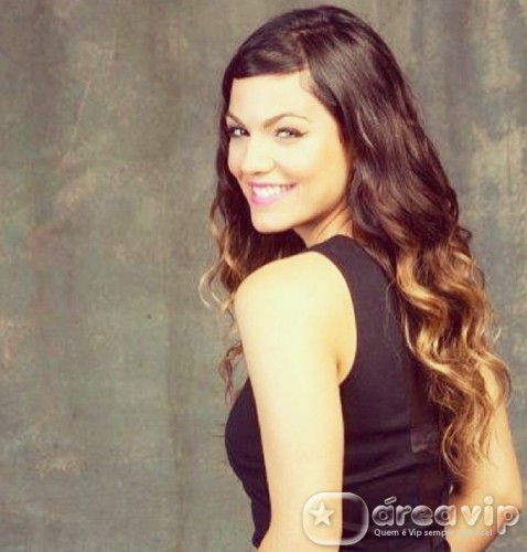 Atriz de ‘Malhação’ sofre acidente de carro e está em estado grave