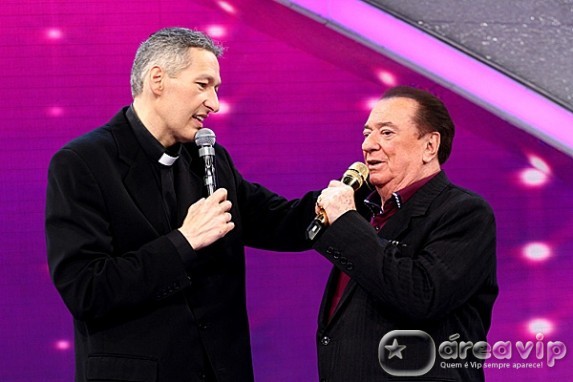 Padre Marcelo Rossi canta no Programa Raul Gil