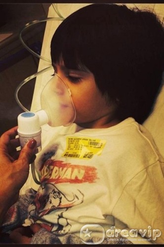 Mari Alexandre posta foto do filho em hospital