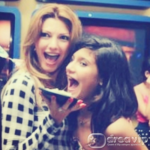 Antônia Fontenelle posta foto com filha