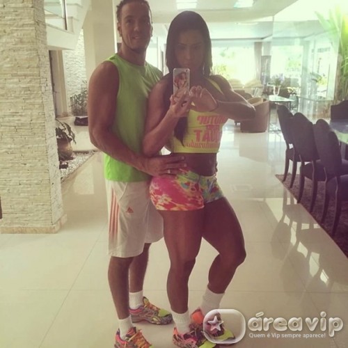 Gracyanne Barbosa treina com Belo