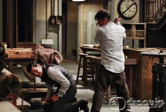 Joia Rara - Franz sai do disfarce e salva Venceslau