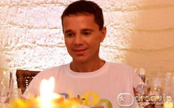 Após tratamento de doença, cantor Netinho reaparece pela primeira vez