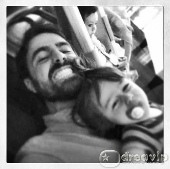Ricardo Pereira posta foto com os filhos