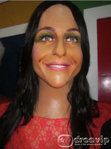 Ivete Sangalo vira boneco gigante em Olinda