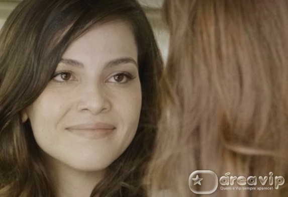 Em Familia - Marina se declara para Clara